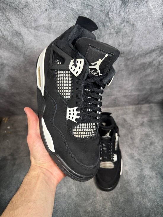 Size 11 | Jordan 4 White Thunder No Box | Pre-Owned main image 8
